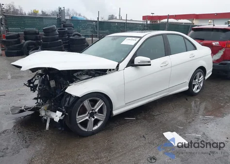 2011 Mercedes-Benz C 300 Sport из США, поврежденный, VIN WDDGF5EB9BR171516